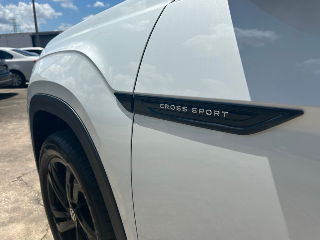 2026 Volkswagen Atlas Cross Sport 2.0T SEL R-Line Black Tampa FL