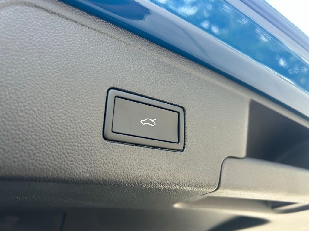 2026 Volkswagen Atlas Cross Sport 2.0T SEL R-Line Black Tampa FL