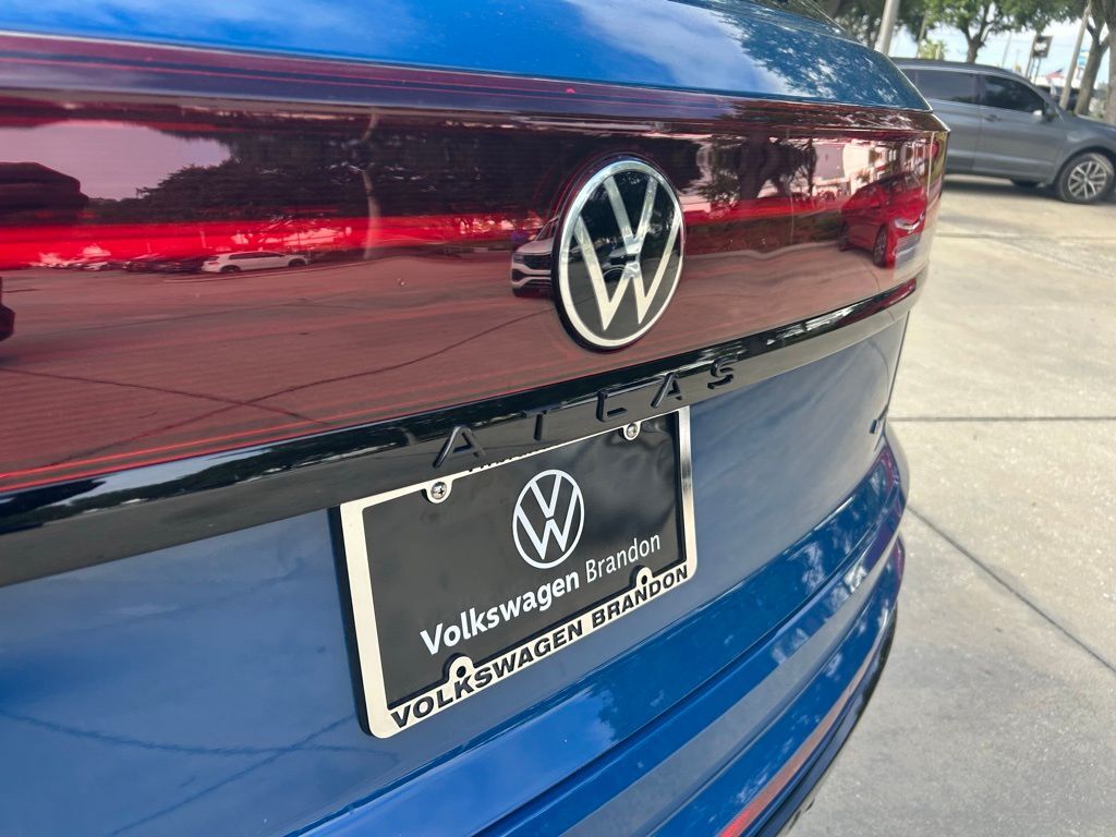 2026 Volkswagen Atlas Cross Sport 2.0T SEL R-Line Black Tampa FL