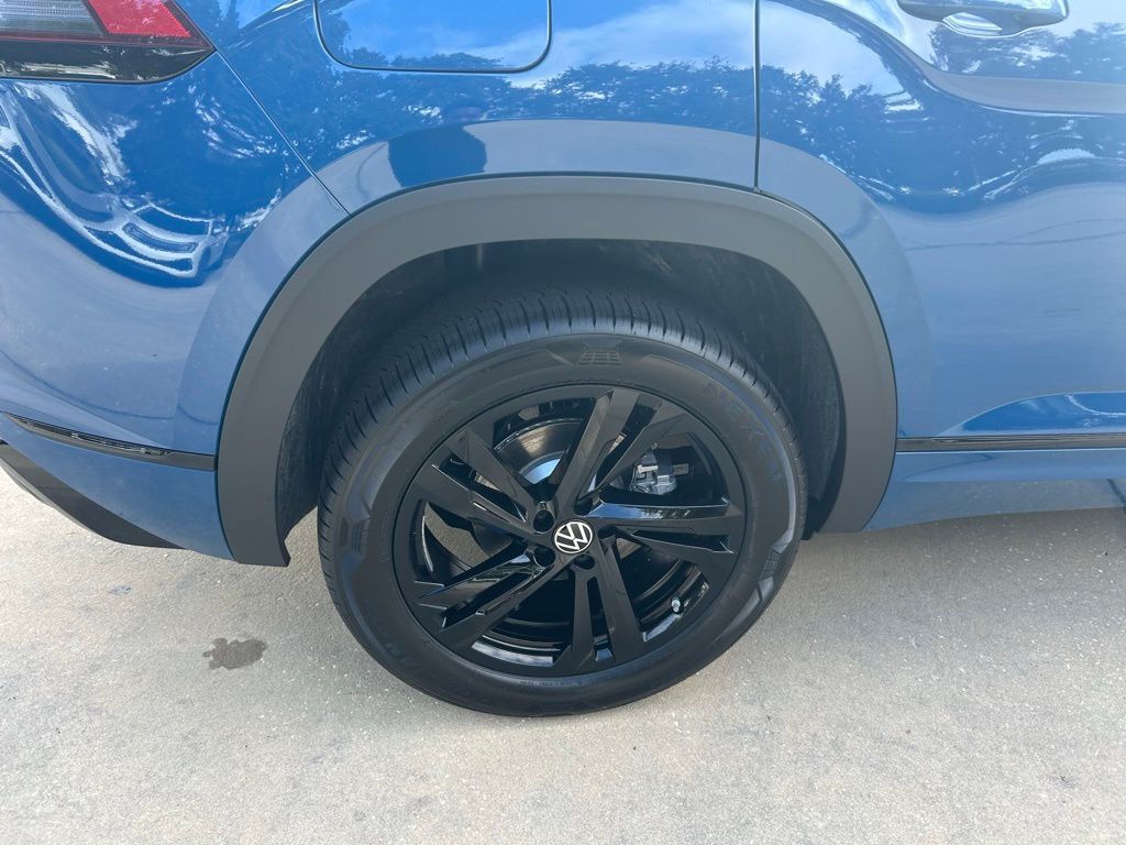 2026 Volkswagen Atlas Cross Sport 2.0T SEL R-Line Black Tampa FL