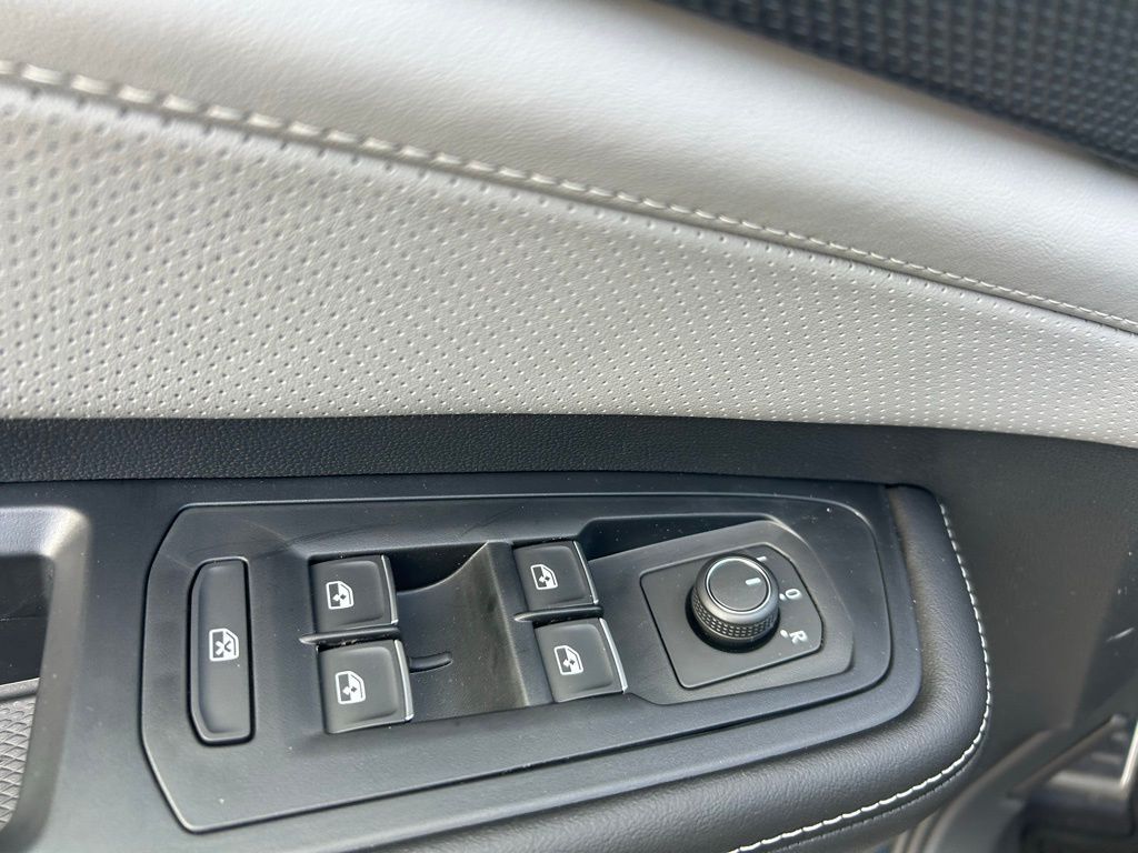 2026 Volkswagen Atlas Cross Sport 2.0T SEL R-Line Black Tampa FL