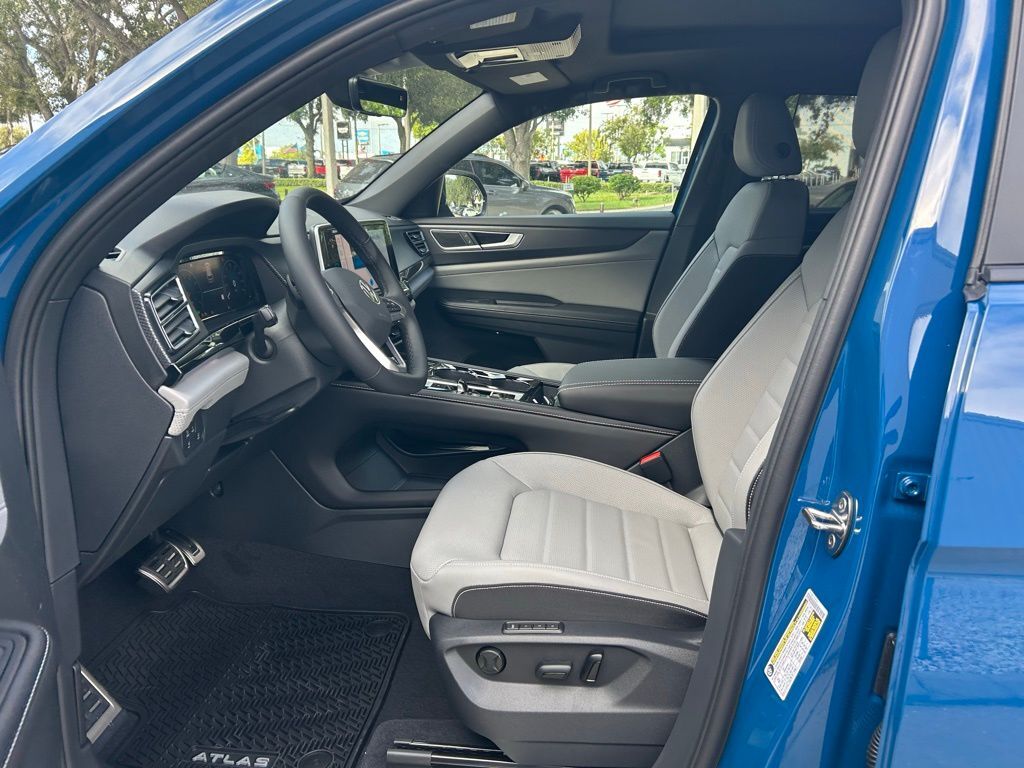 2026 Volkswagen Atlas Cross Sport 2.0T SEL R-Line Black Tampa FL