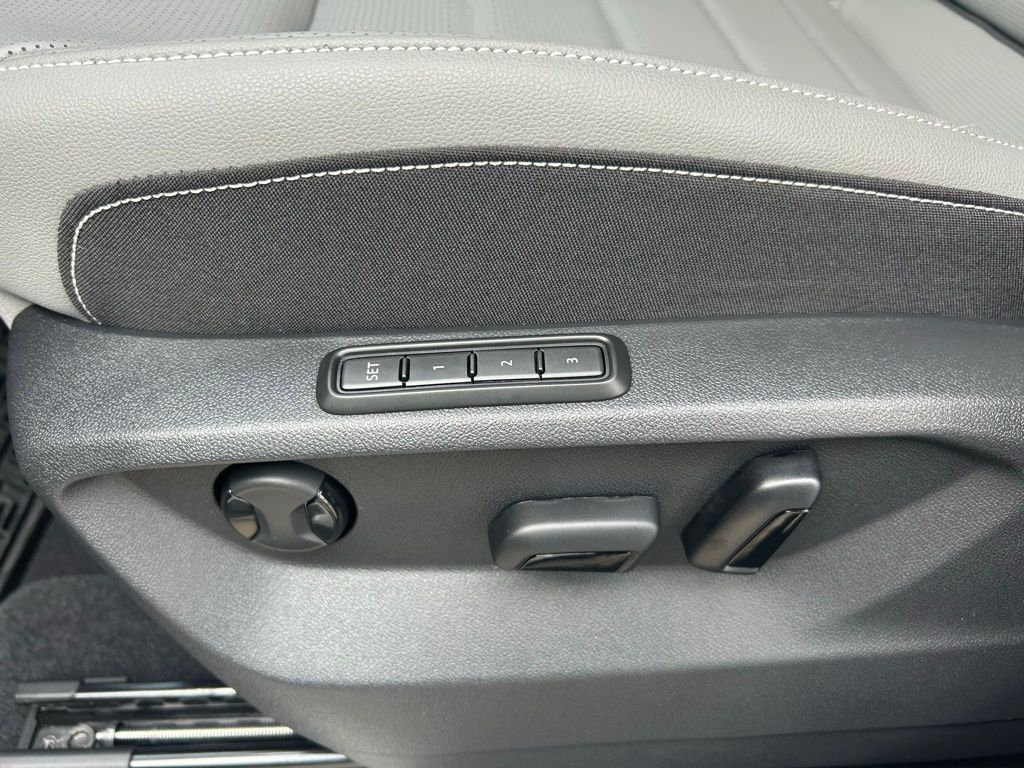 2026 Volkswagen Atlas Cross Sport 2.0T SEL R-Line Black Tampa FL