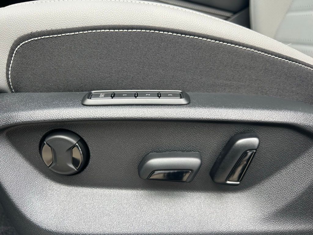 2026 Volkswagen Atlas Cross Sport 2.0T SEL R-Line Black Tampa FL