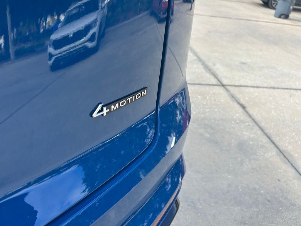 2026 Volkswagen Atlas Cross Sport 2.0T SEL R-Line Black Tampa FL