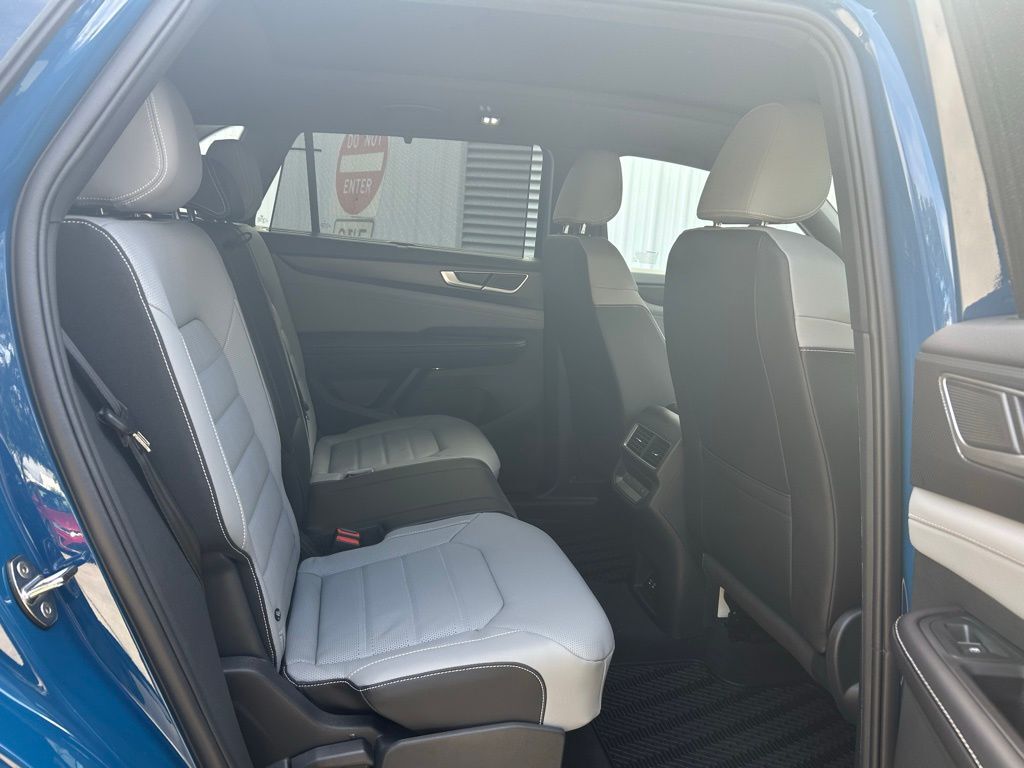 2026 Volkswagen Atlas Cross Sport 2.0T SEL R-Line Black Tampa FL