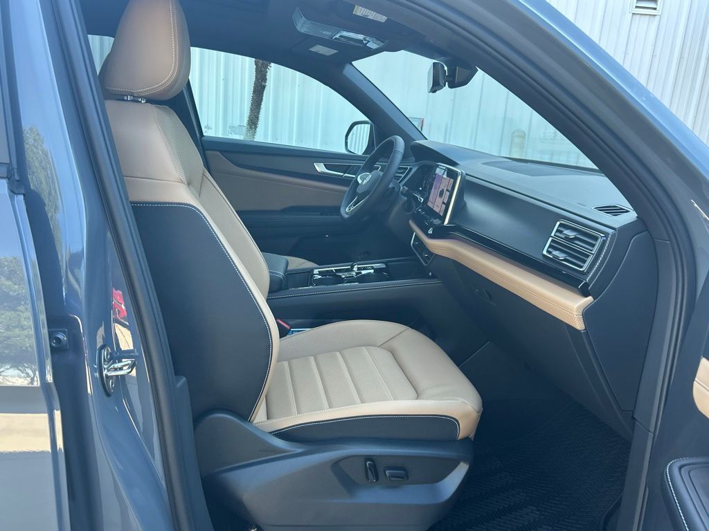 2026 Volkswagen Atlas Cross Sport 2.0T SEL R-Line Black Tampa FL