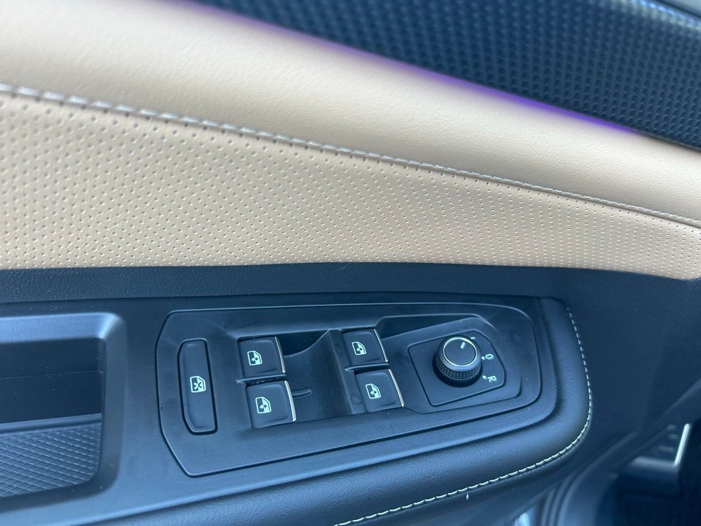 2026 Volkswagen Atlas Cross Sport 2.0T SEL R-Line Black Tampa FL