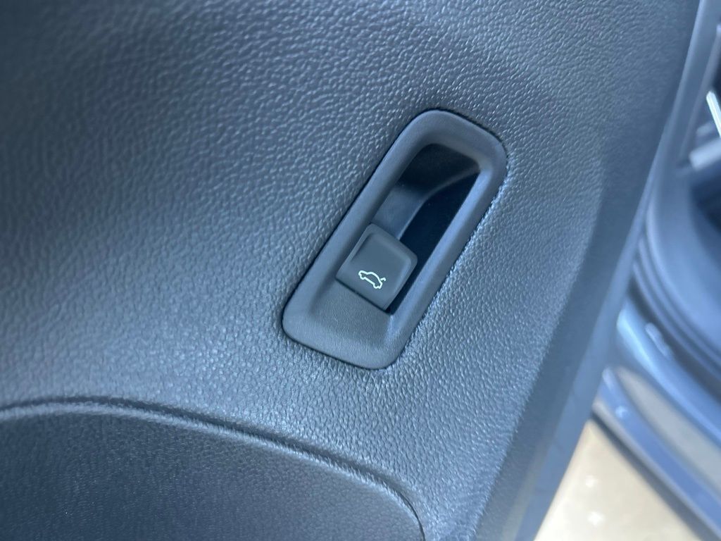 2026 Volkswagen Atlas Cross Sport 2.0T SEL R-Line Black Tampa FL