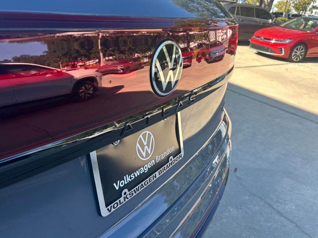 2026 Volkswagen Atlas Cross Sport 2.0T SEL R-Line Black Tampa FL