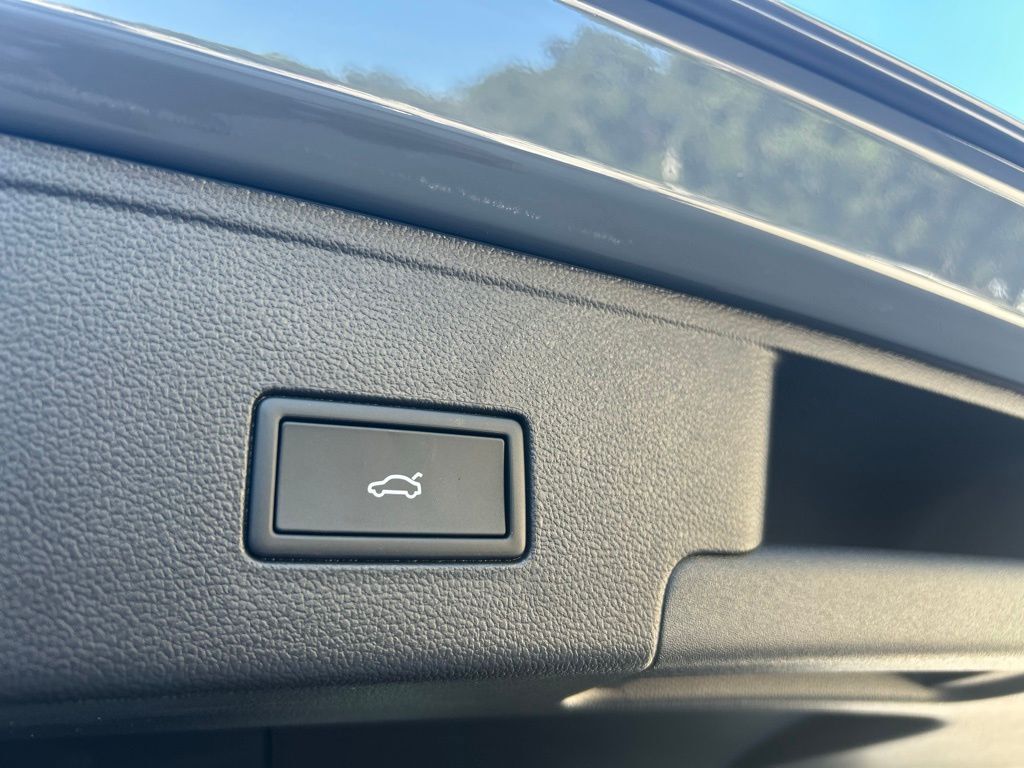 2026 Volkswagen Atlas Cross Sport 2.0T SEL R-Line Black Tampa FL