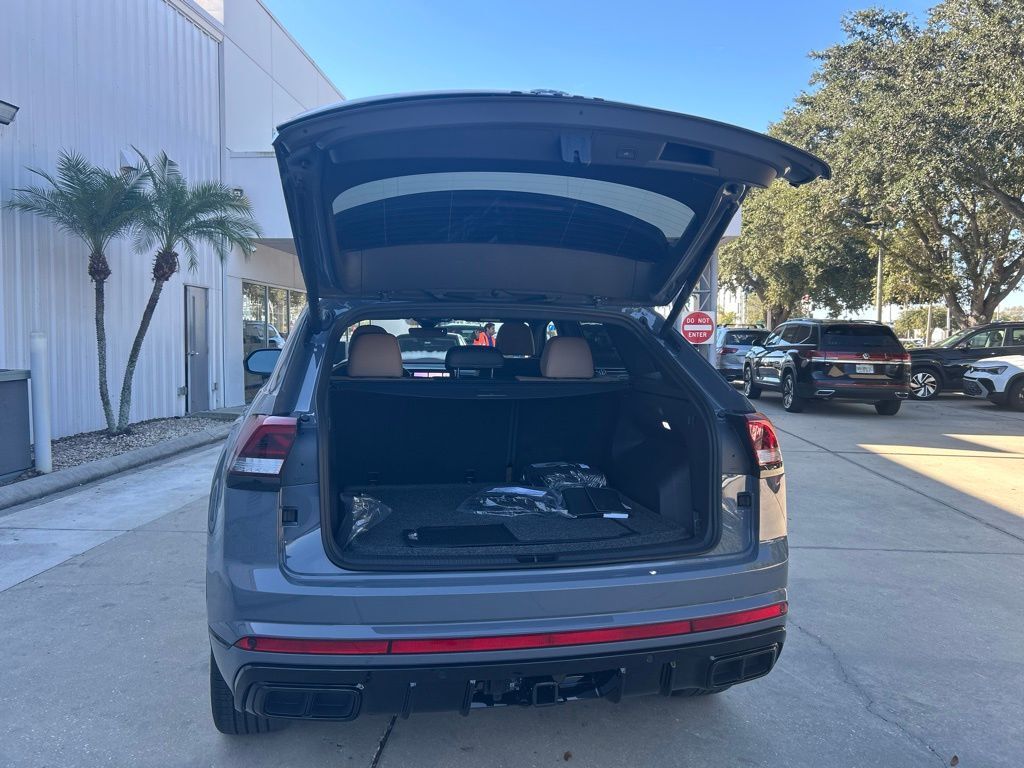 2026 Volkswagen Atlas Cross Sport 2.0T SEL R-Line Black Tampa FL