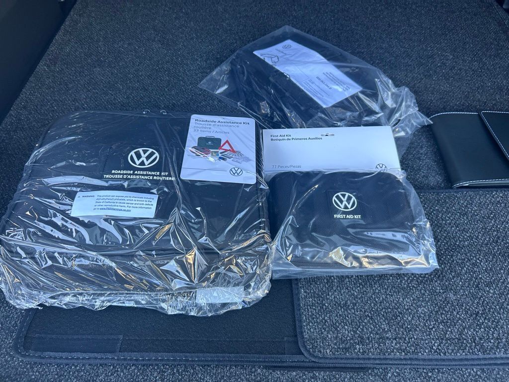 2026 Volkswagen Atlas Cross Sport 2.0T SEL R-Line Black Tampa FL