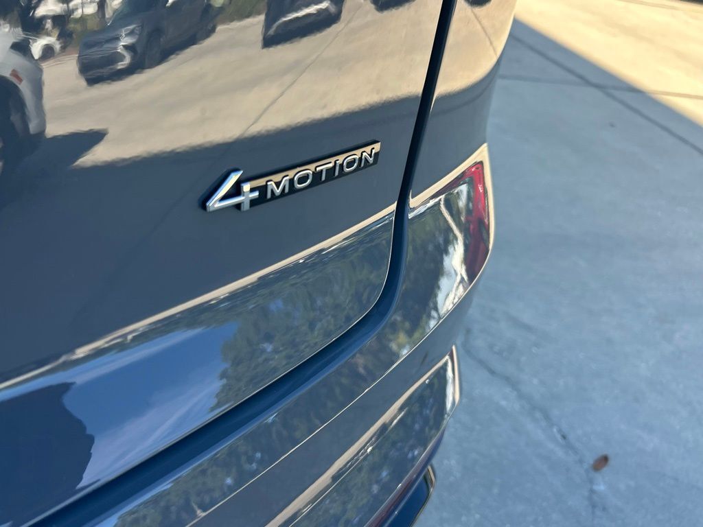 2026 Volkswagen Atlas Cross Sport 2.0T SEL R-Line Black Tampa FL