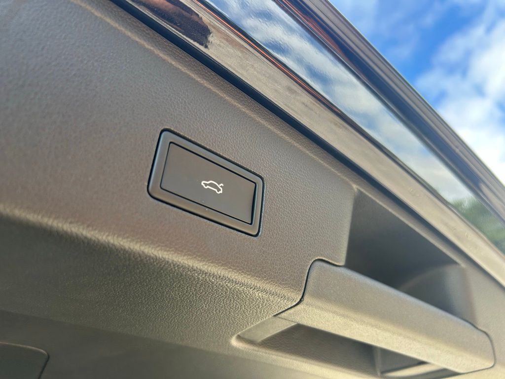 2026 Volkswagen Atlas Cross Sport 2.0T SEL R-Line Black Tampa FL