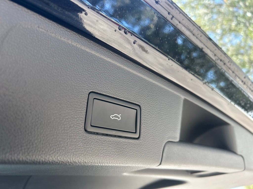 2026 Volkswagen Atlas Cross Sport 2.0T SEL R-Line Black Tampa FL