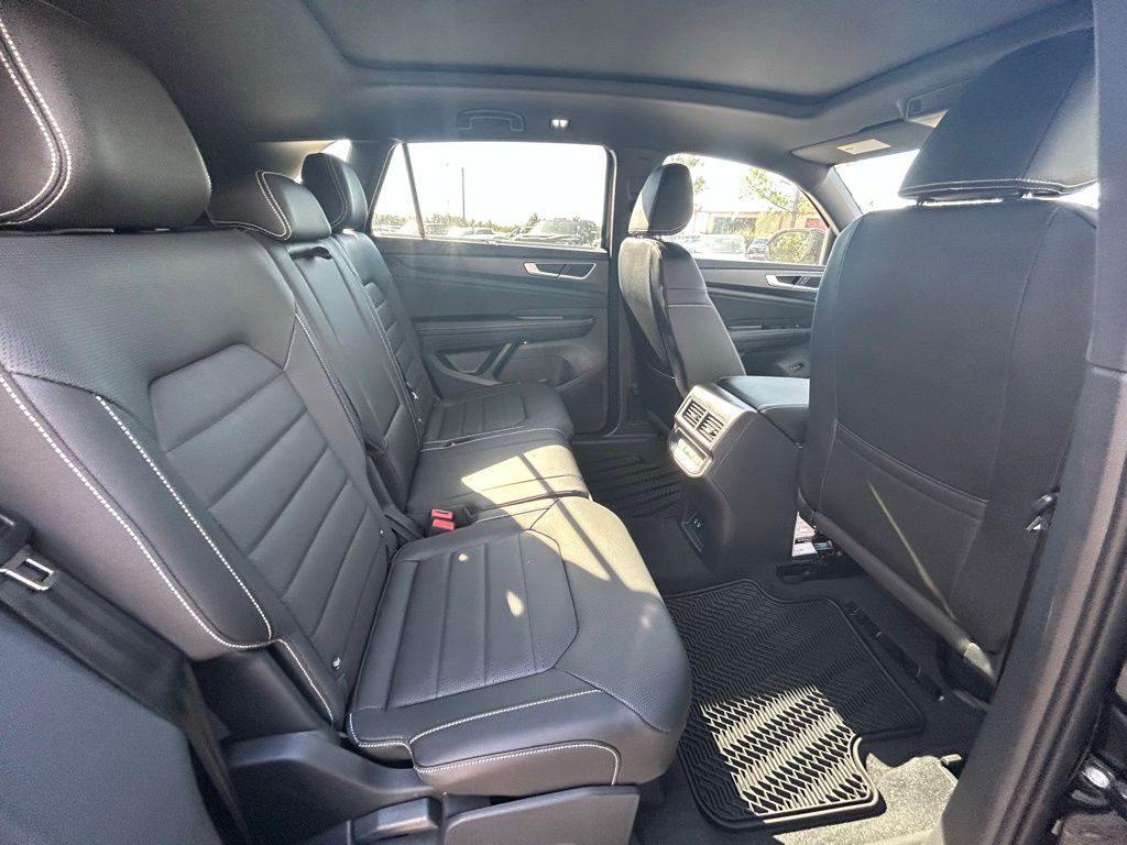 2026 Volkswagen Atlas Cross Sport 2.0T SEL R-Line Black Tampa FL