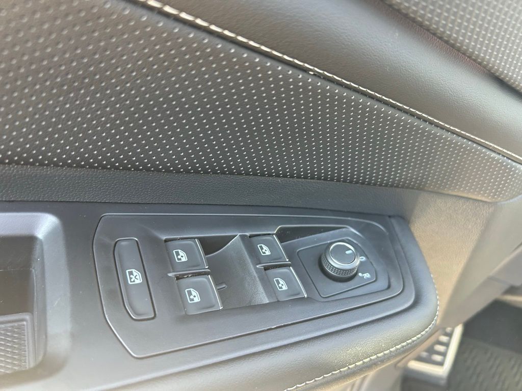 2026 Volkswagen Atlas Cross Sport 2.0T SEL R-Line Black Tampa FL