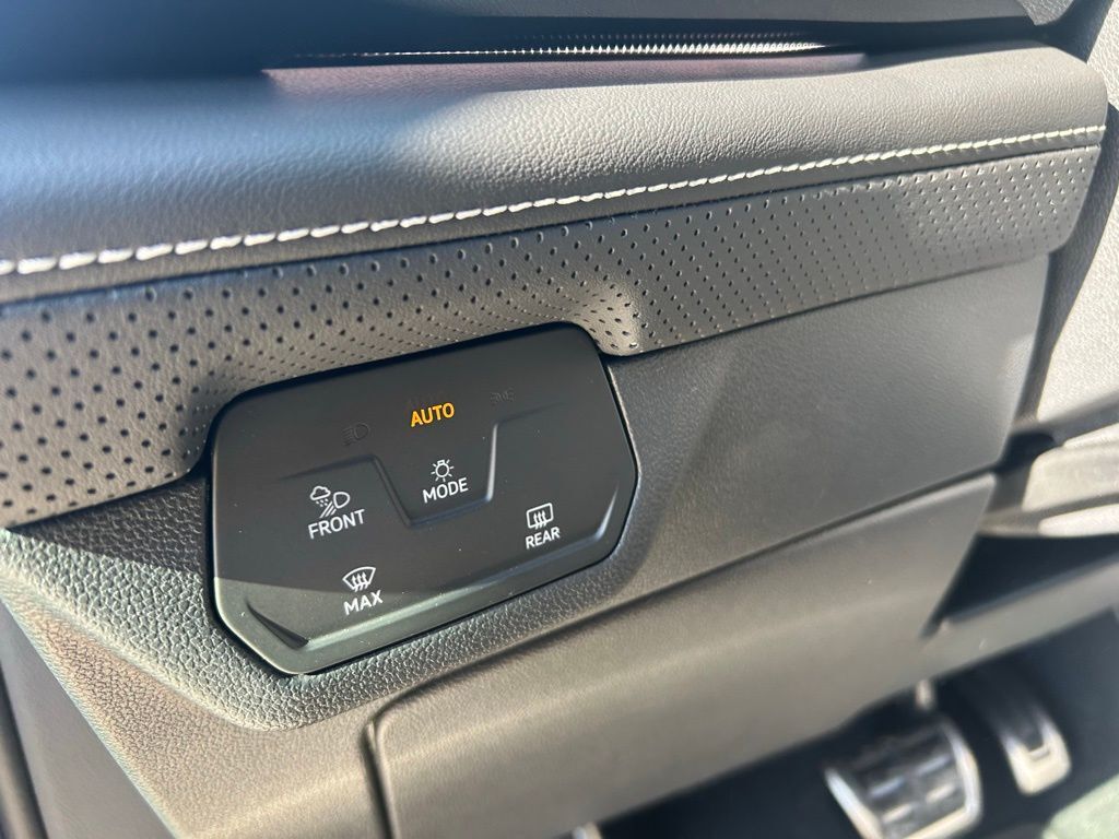 2026 Volkswagen Atlas Cross Sport 2.0T SEL R-Line Black Tampa FL