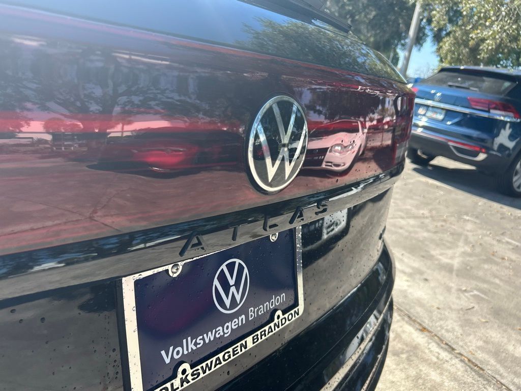 2026 Volkswagen Atlas Cross Sport 2.0T SEL R-Line Black Tampa FL