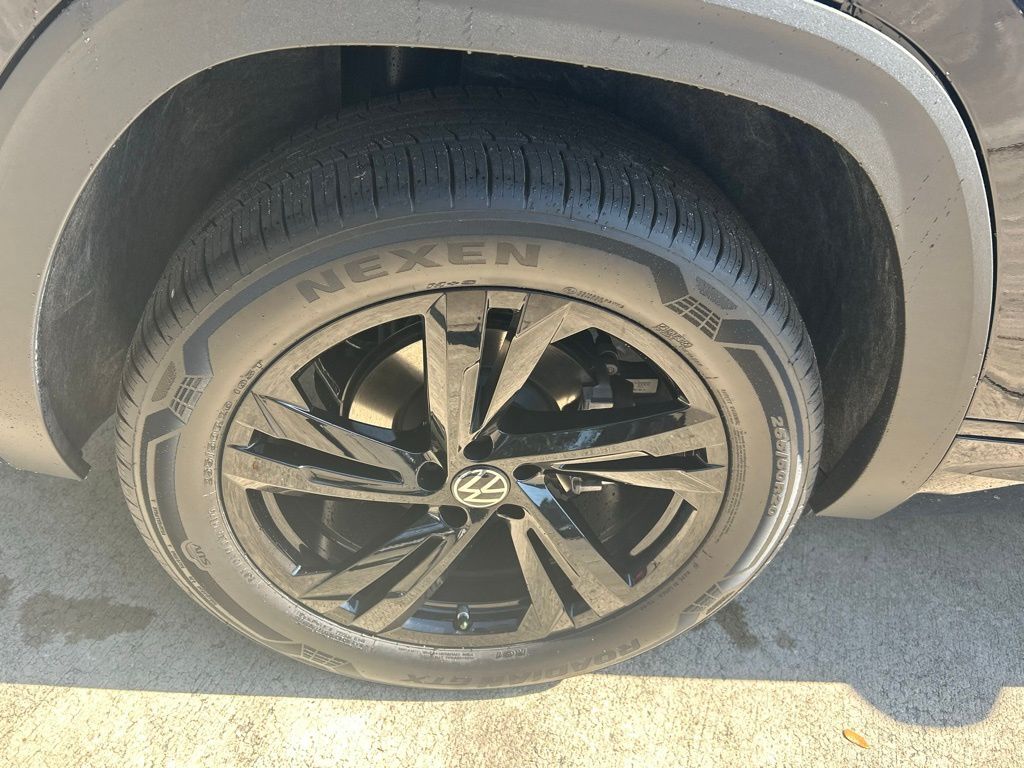 2026 Volkswagen Atlas Cross Sport 2.0T SEL R-Line Black Tampa FL