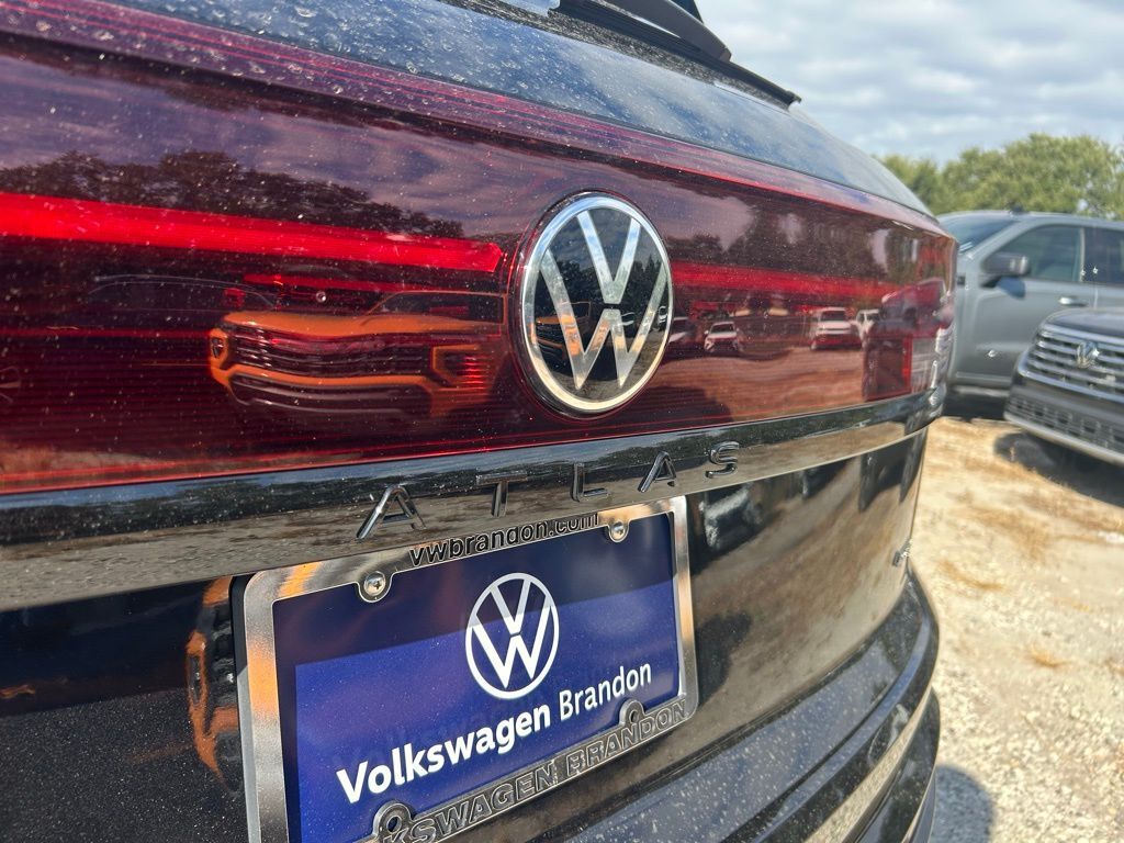 2026 Volkswagen Atlas Cross Sport 2.0T SEL R-Line Black Tampa FL