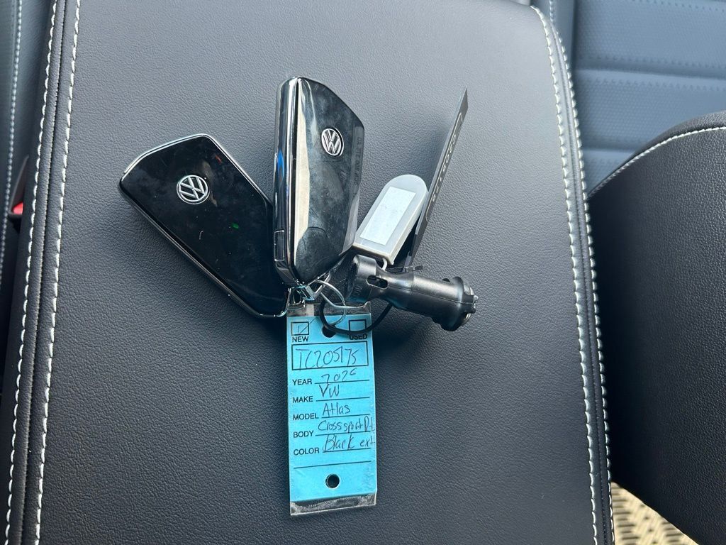 2026 Volkswagen Atlas Cross Sport 2.0T SEL R-Line Black Tampa FL