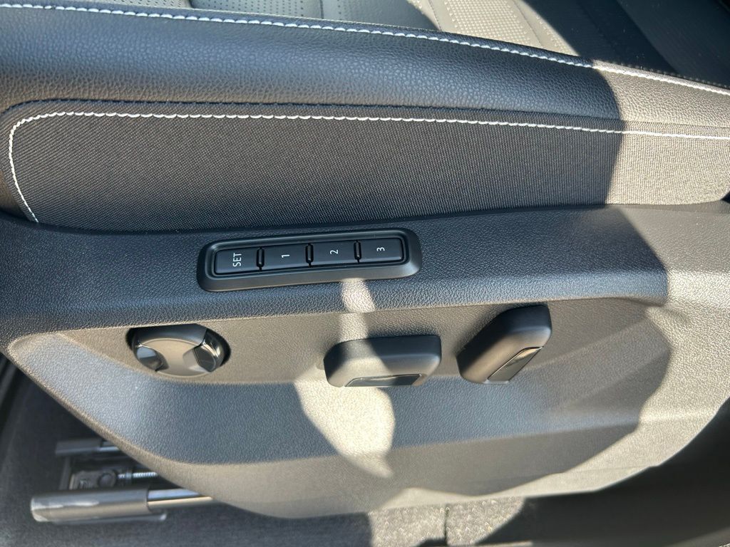 2026 Volkswagen Atlas Cross Sport 2.0T SEL R-Line Black Tampa FL