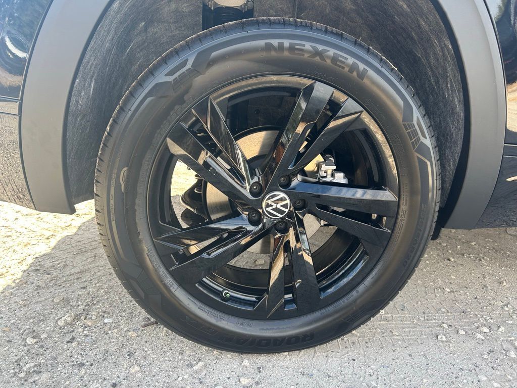 2026 Volkswagen Atlas Cross Sport 2.0T SEL R-Line Black Tampa FL