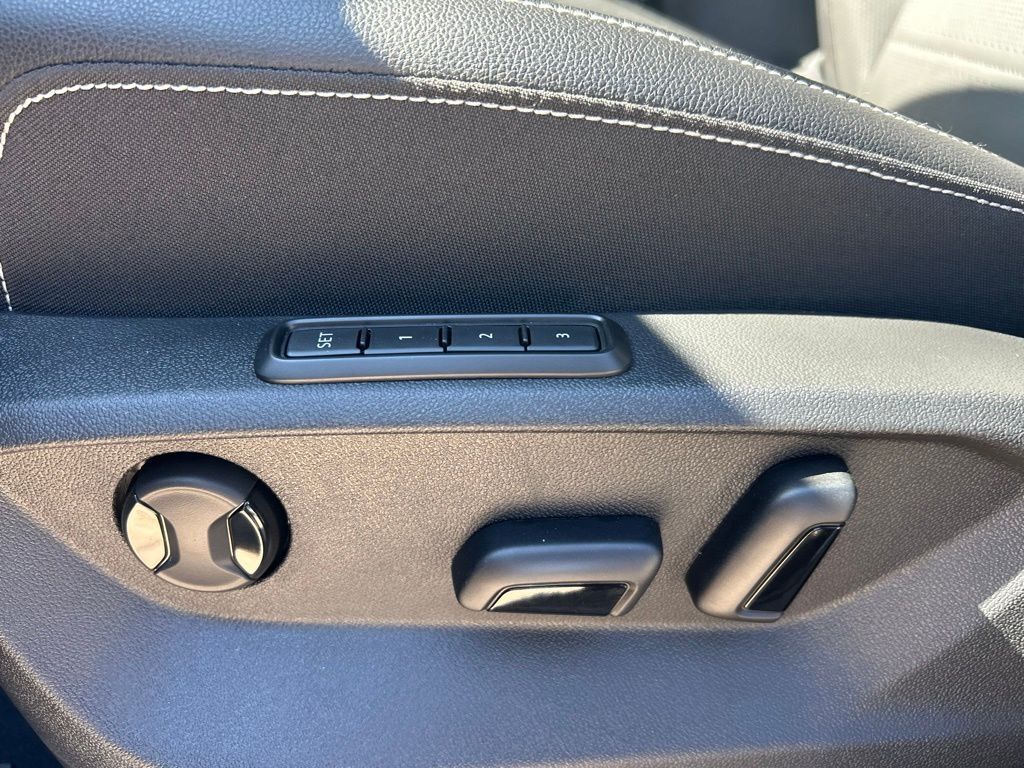 2026 Volkswagen Atlas Cross Sport 2.0T SEL R-Line Black Tampa FL