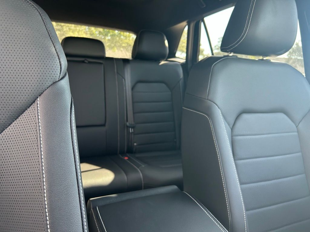 2026 Volkswagen Atlas Cross Sport 2.0T SEL R-Line Black Tampa FL