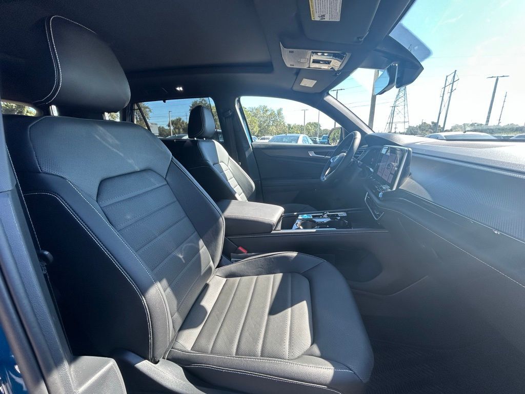 2026 Volkswagen Atlas Cross Sport 2.0T SEL R-Line Black Tampa FL