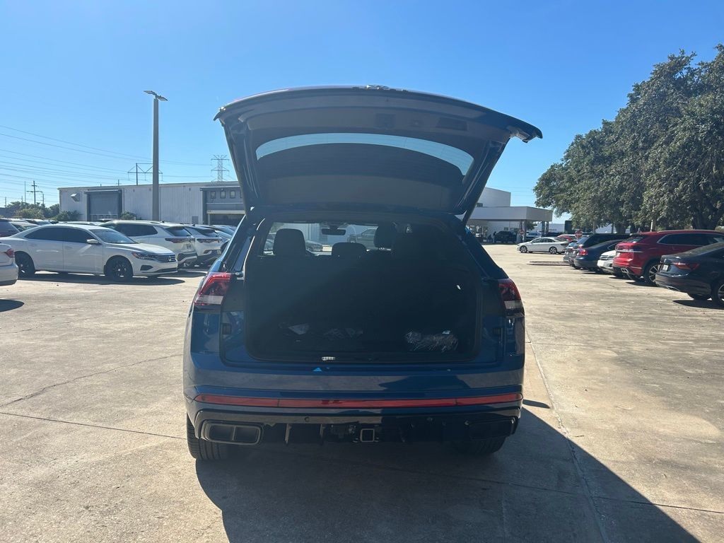 2026 Volkswagen Atlas Cross Sport 2.0T SEL R-Line Black Tampa FL