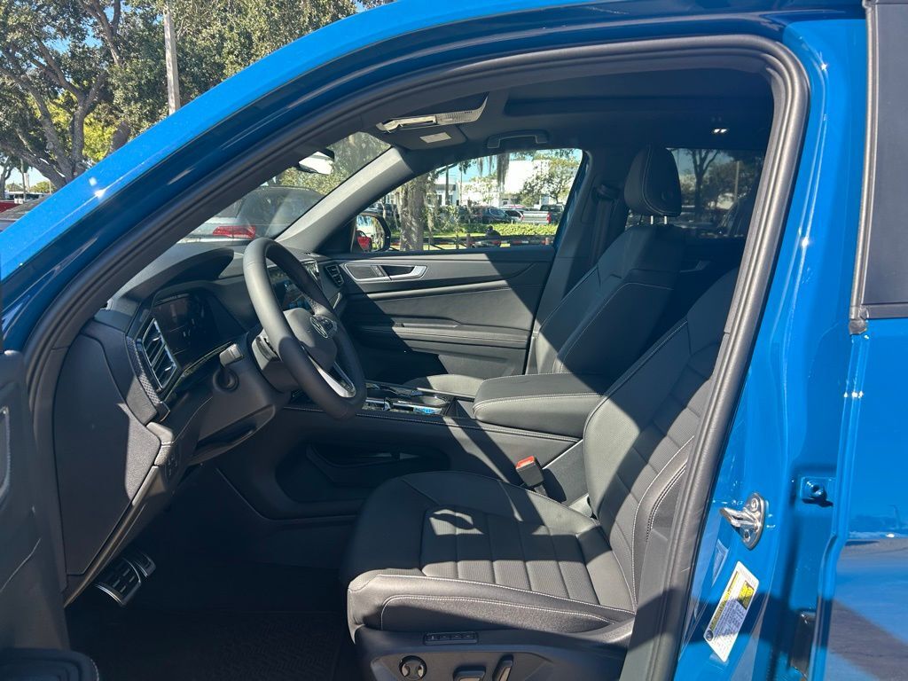 2026 Volkswagen Atlas Cross Sport 2.0T SEL R-Line Black Tampa FL