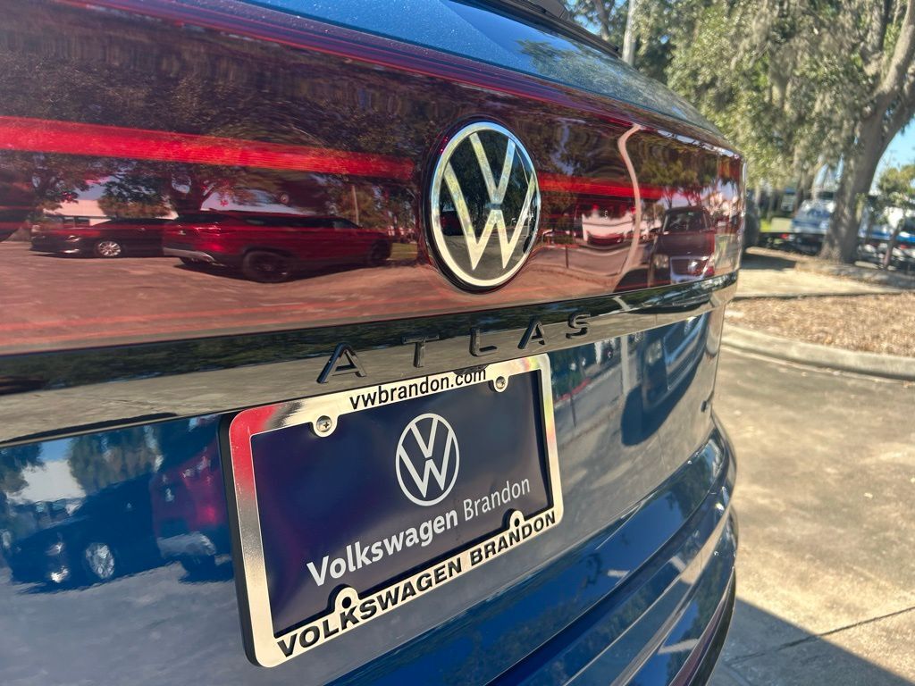 2026 Volkswagen Atlas Cross Sport 2.0T SEL R-Line Black Tampa FL