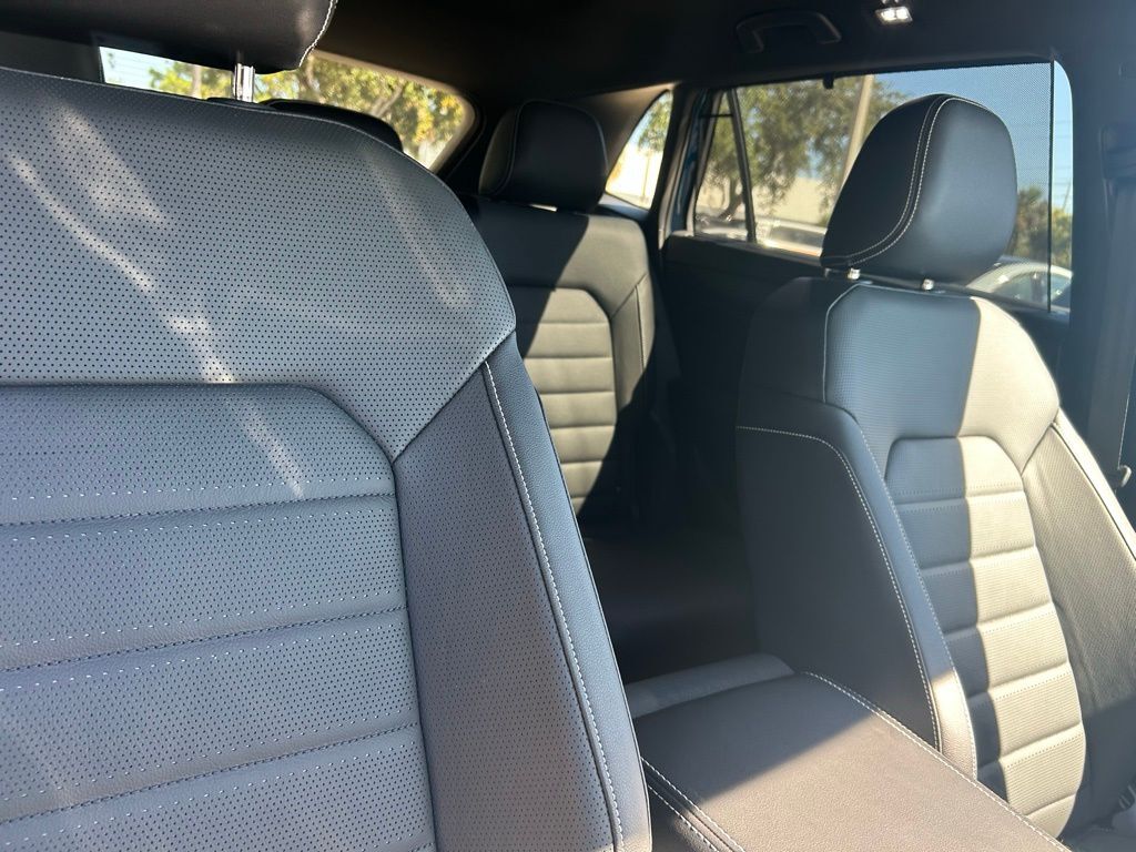 2026 Volkswagen Atlas Cross Sport 2.0T SEL R-Line Black Tampa FL