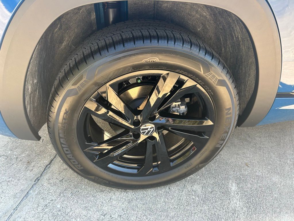 2026 Volkswagen Atlas Cross Sport 2.0T SEL R-Line Black Tampa FL