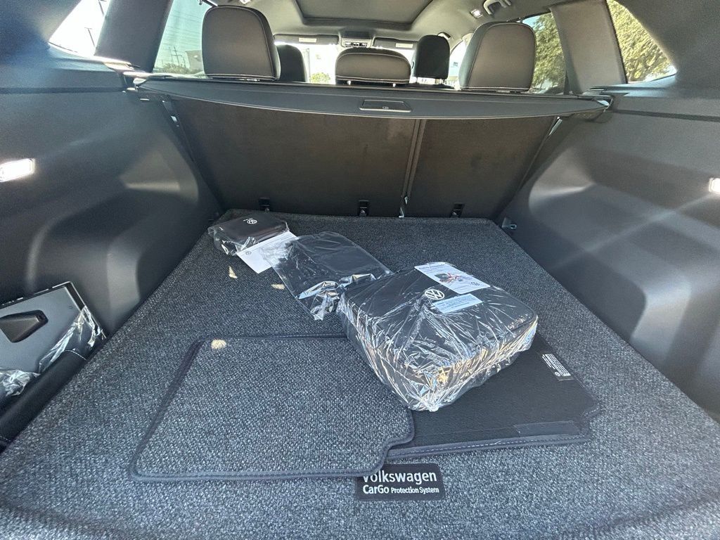 2026 Volkswagen Atlas Cross Sport 2.0T SEL R-Line Black Tampa FL