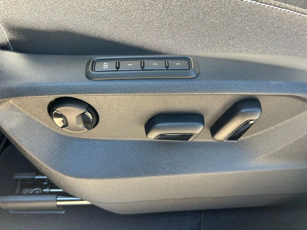 2026 Volkswagen Atlas Cross Sport 2.0T SEL R-Line Black Tampa FL