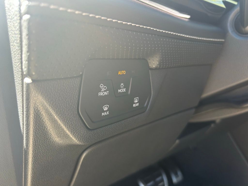 2026 Volkswagen Atlas Cross Sport 2.0T SEL R-Line Black Tampa FL