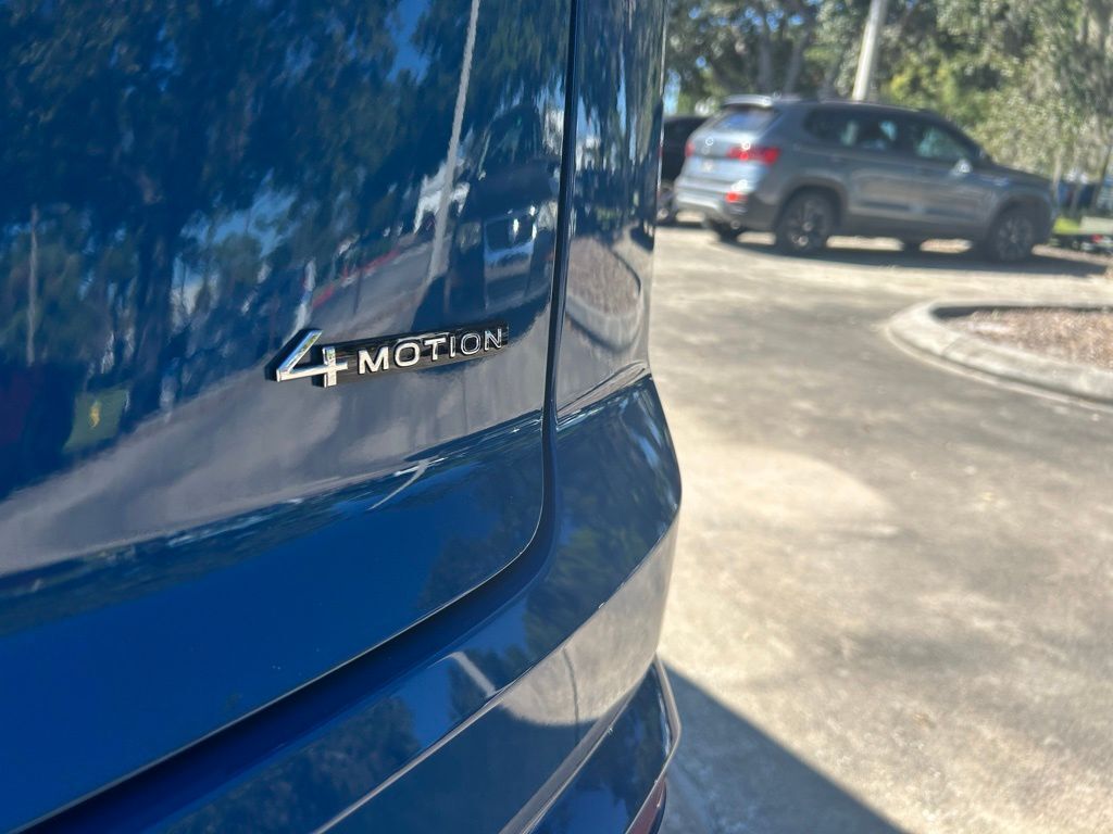 2026 Volkswagen Atlas Cross Sport 2.0T SEL R-Line Black Tampa FL