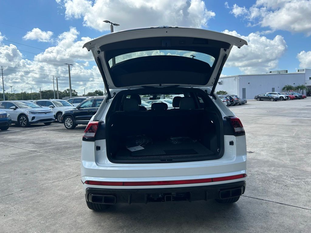 2026 Volkswagen Atlas Cross Sport 2.0T SEL R-Line Tampa FL