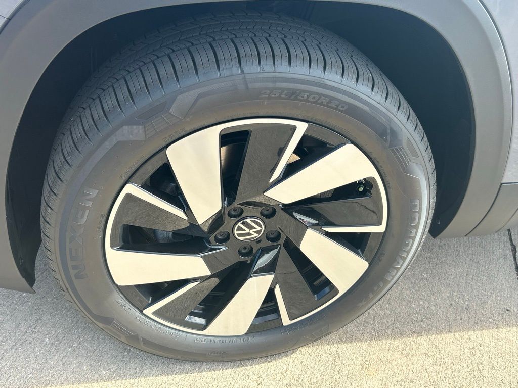 2026 Volkswagen Atlas Cross Sport 2.0T SEL Tampa FL