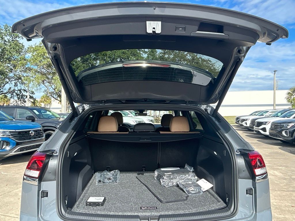 2026 Volkswagen Atlas Cross Sport 2.0T SEL Tampa FL