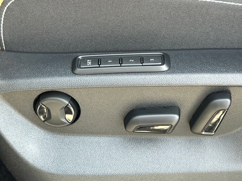 2026 Volkswagen Atlas Cross Sport 2.0T SEL Tampa FL