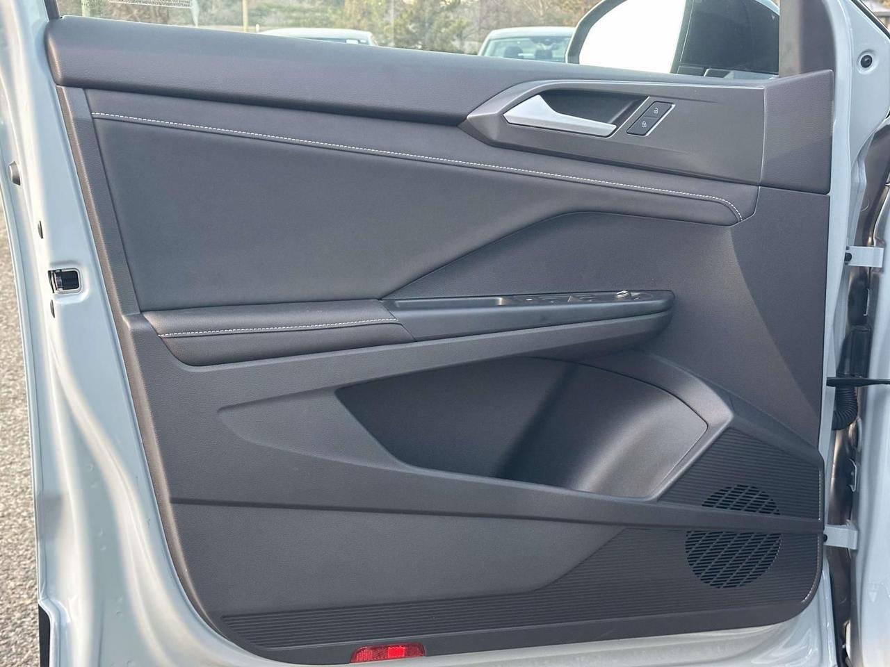 2026 Volkswagen Taos 1.5T SE Black Woodbridge VA