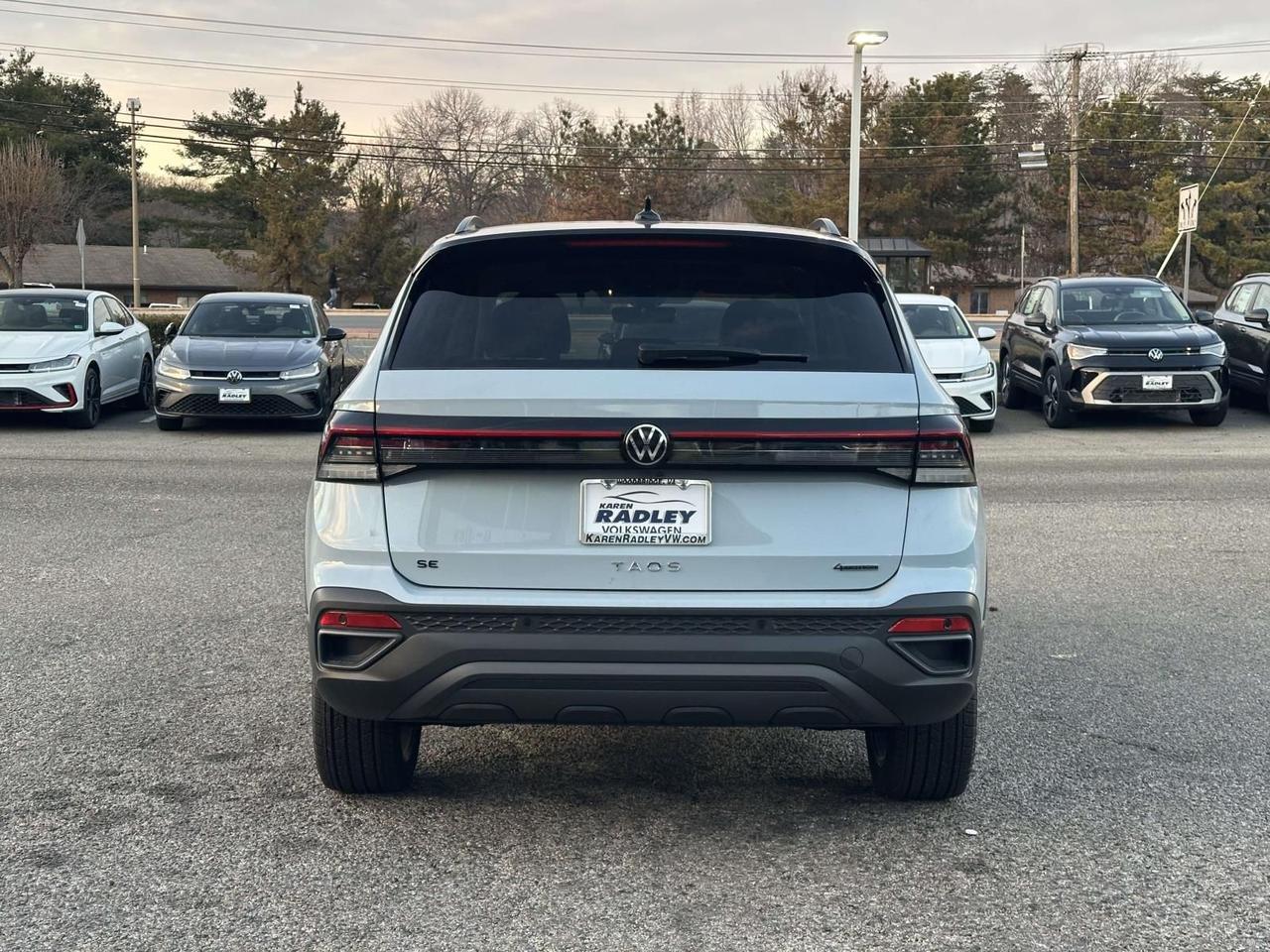 2026 Volkswagen Taos 1.5T SE Black