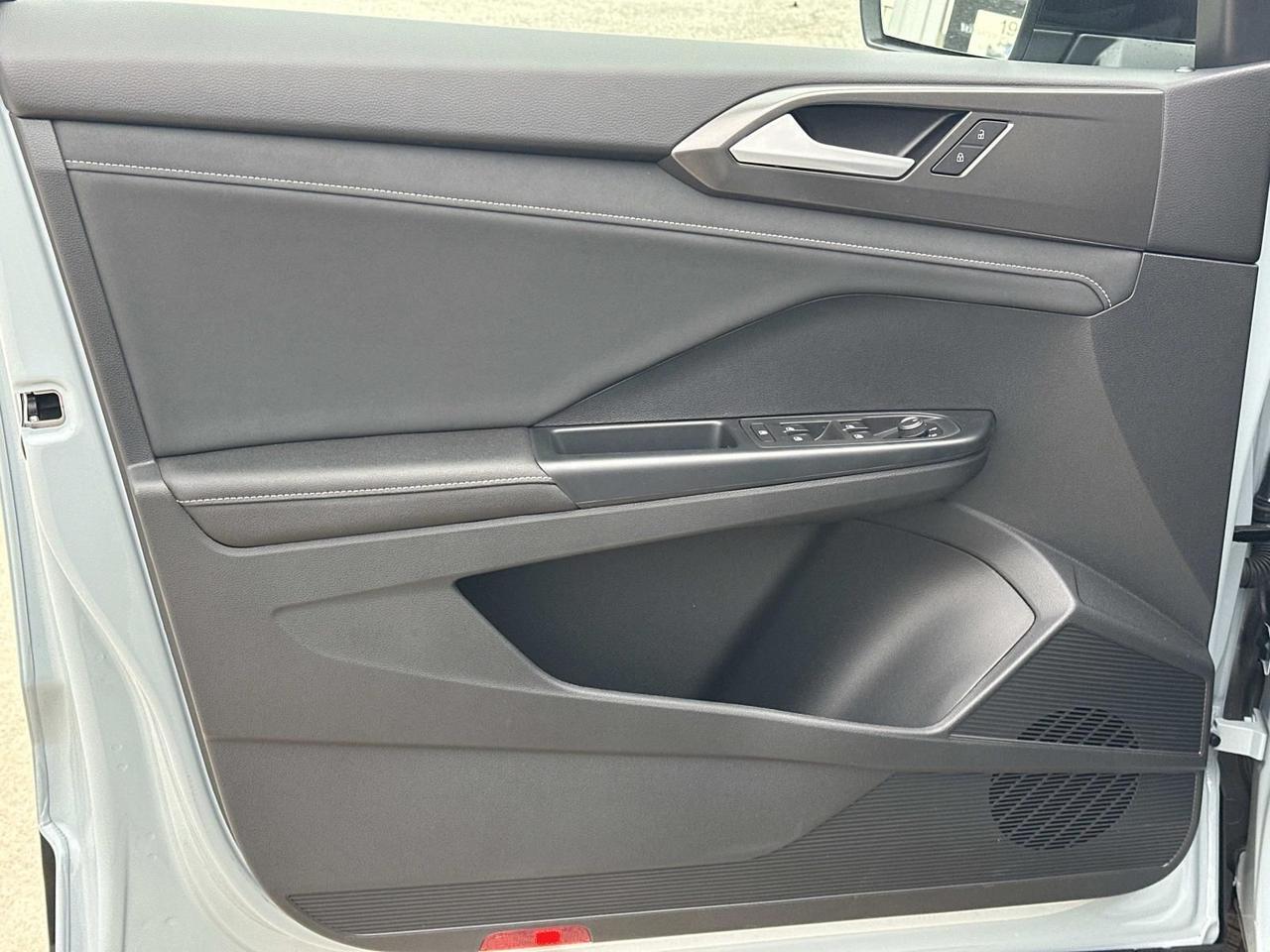 2026 Volkswagen Taos 1.5T SE Black Woodbridge VA