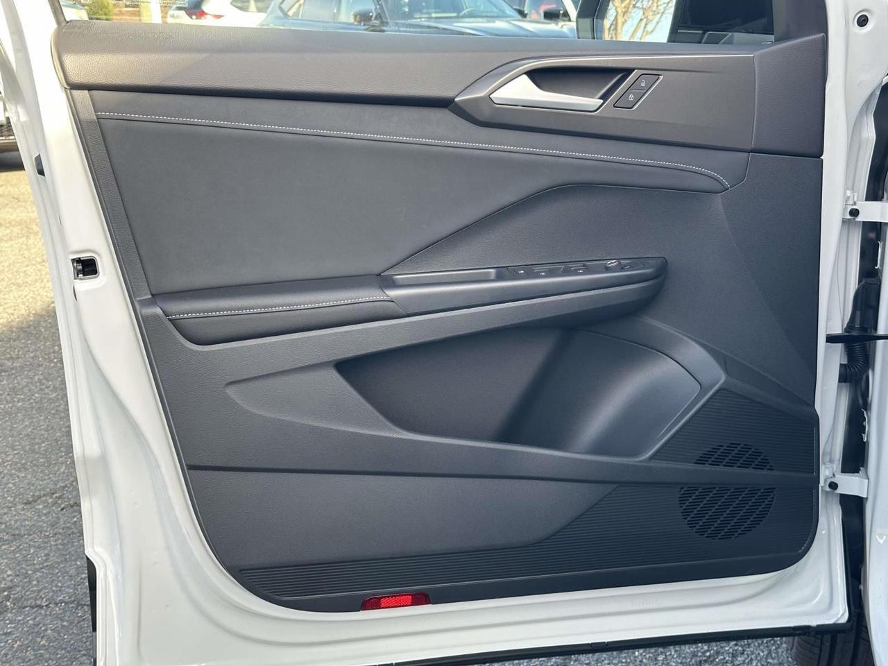 2026 Volkswagen Taos 1.5T SE Black Woodbridge VA