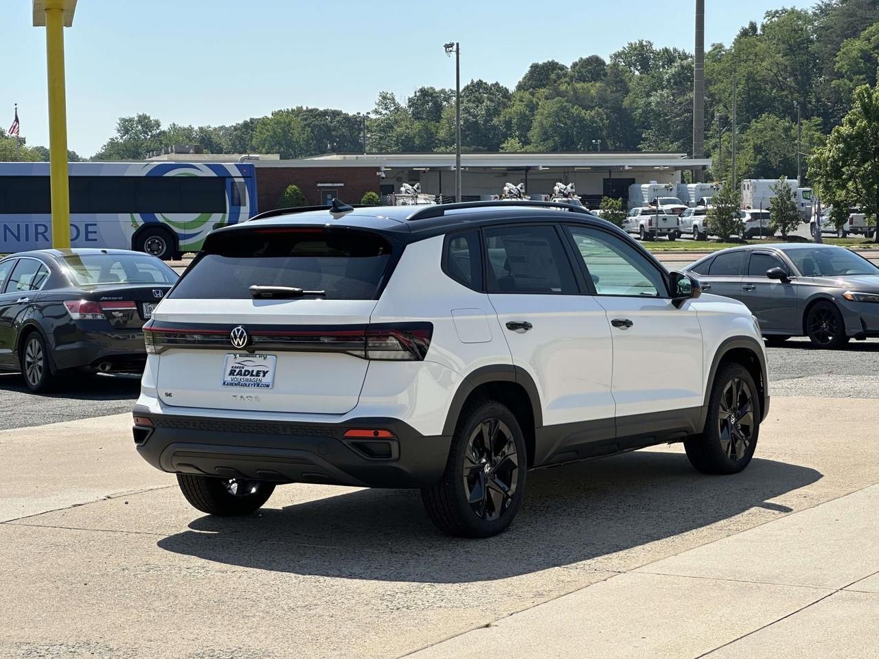 2026 Volkswagen Taos 1.5T SE Black